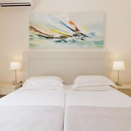 Beachfront Villa Victoras - With Private Beach ซีดารี ภายนอก รูปภาพ