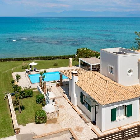Beachfront Villa Victoras - With Private Beach ซีดารี ภายนอก รูปภาพ
