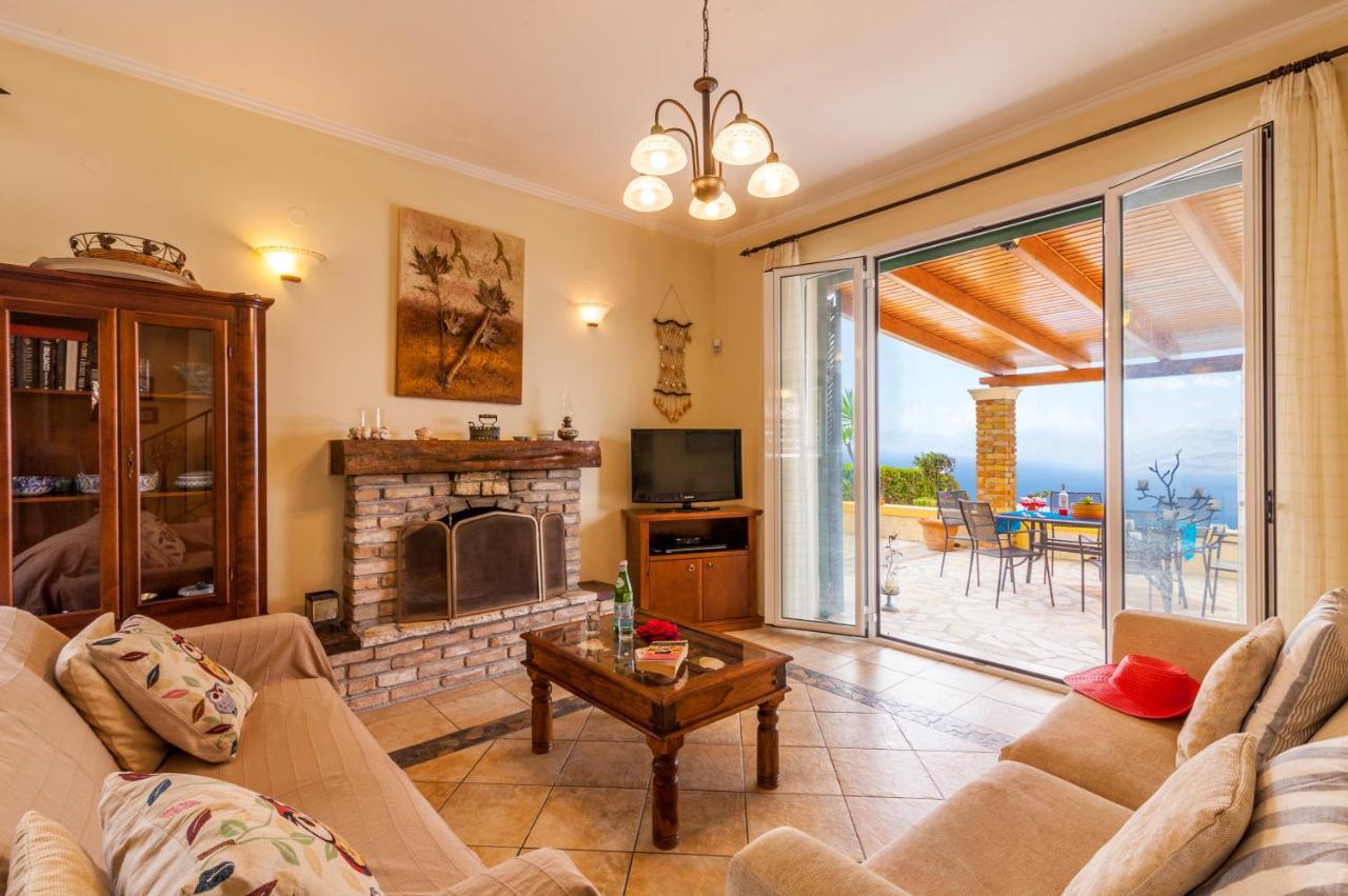 Beachfront Villa Victoras - With Private Beach ซีดารี ภายนอก รูปภาพ