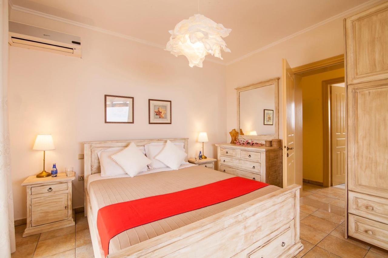 Beachfront Villa Victoras - With Private Beach ซีดารี ภายนอก รูปภาพ