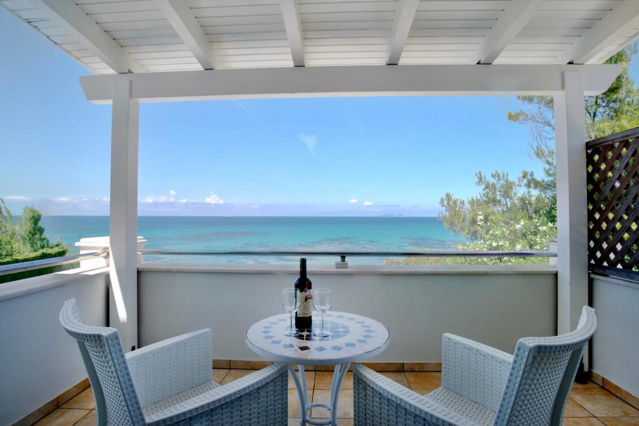 Beachfront Villa Victoras - With Private Beach ซีดารี ภายนอก รูปภาพ