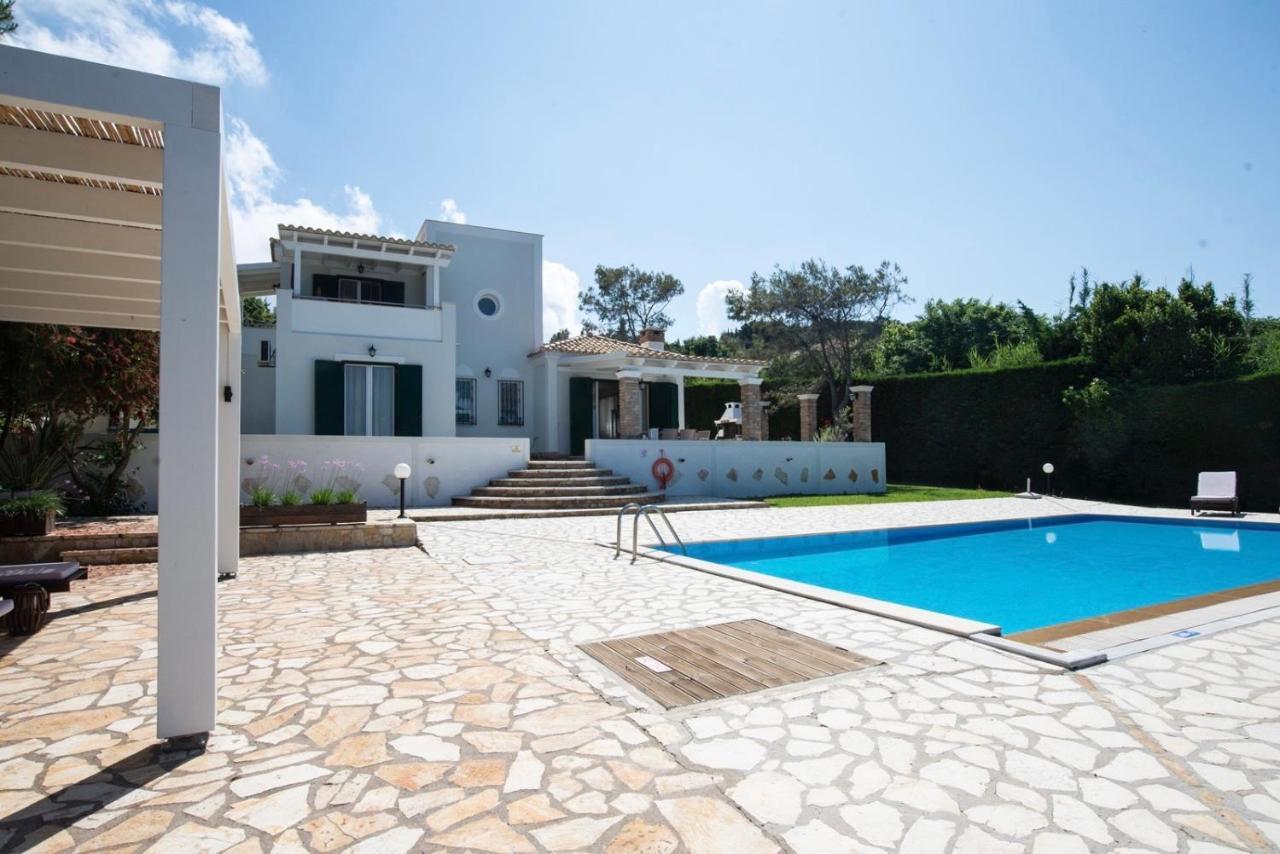 Beachfront Villa Victoras - With Private Beach ซีดารี ภายนอก รูปภาพ
