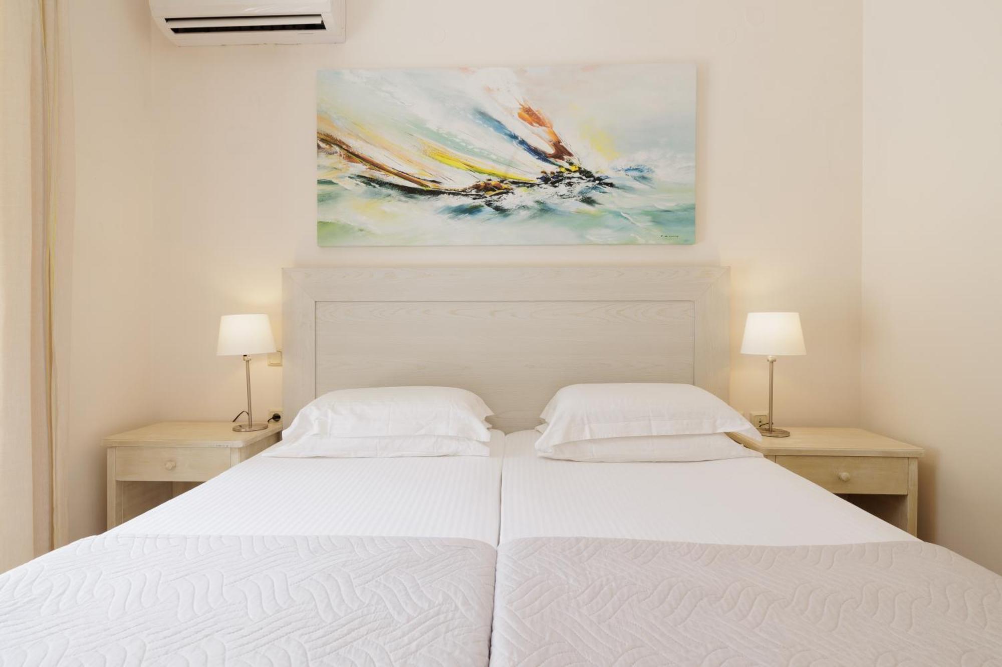 Beachfront Villa Victoras - With Private Beach ซีดารี ภายนอก รูปภาพ