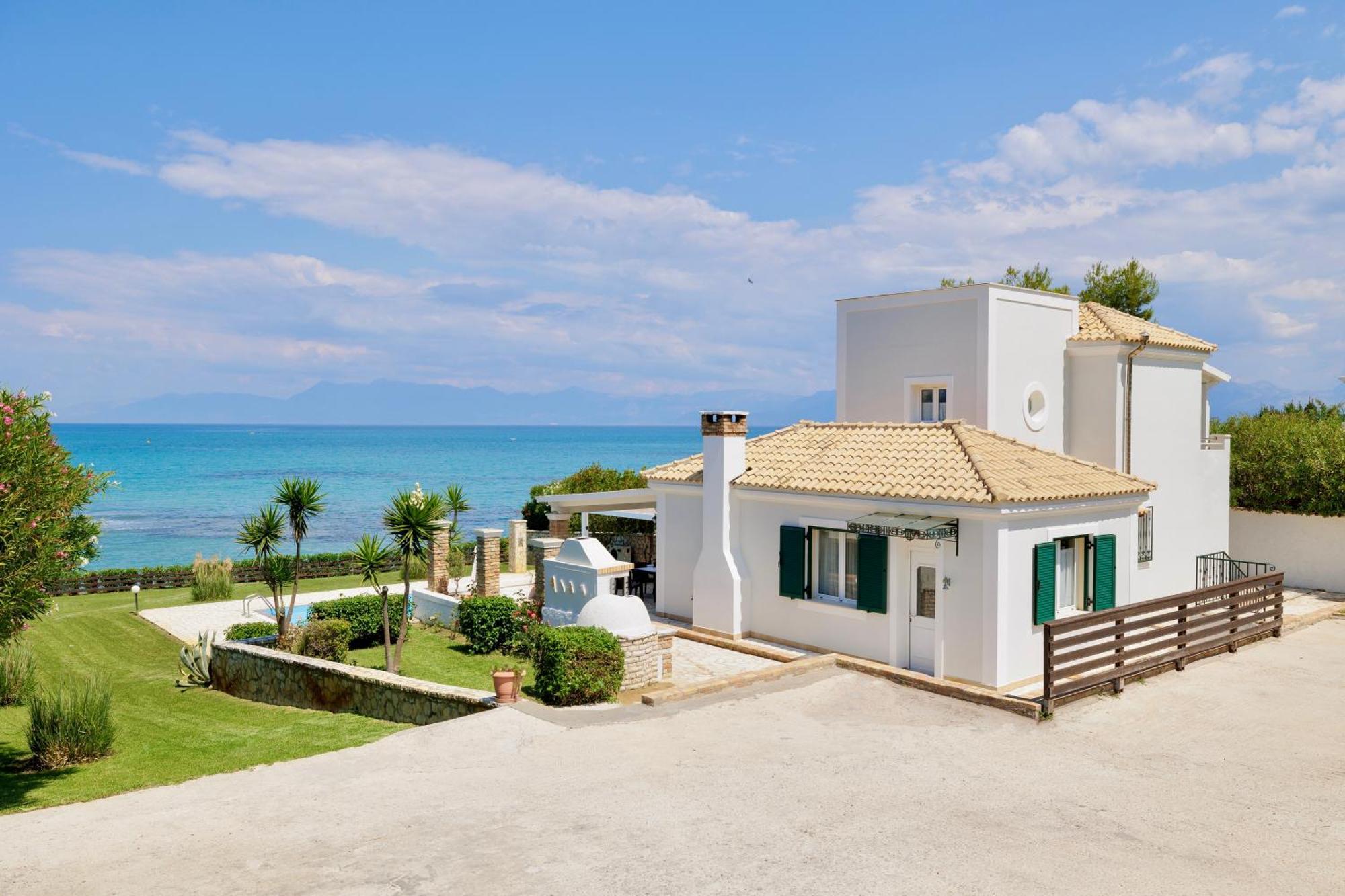 Beachfront Villa Victoras - With Private Beach ซีดารี ภายนอก รูปภาพ