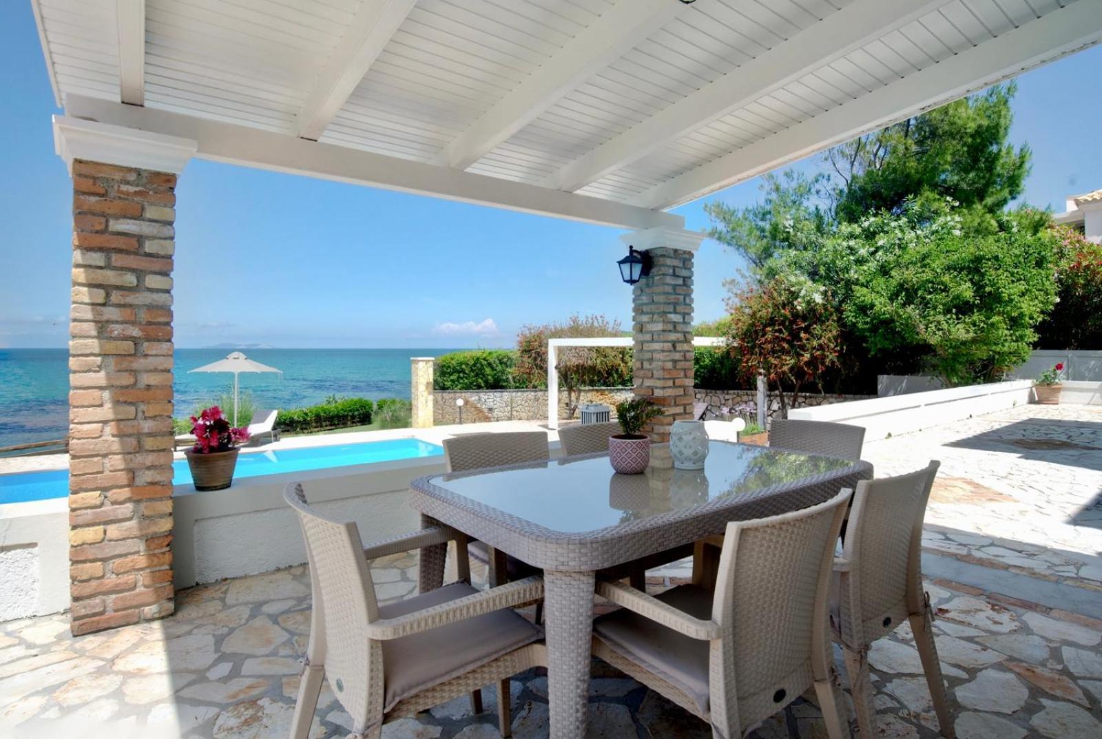 Beachfront Villa Victoras - With Private Beach ซีดารี ภายนอก รูปภาพ