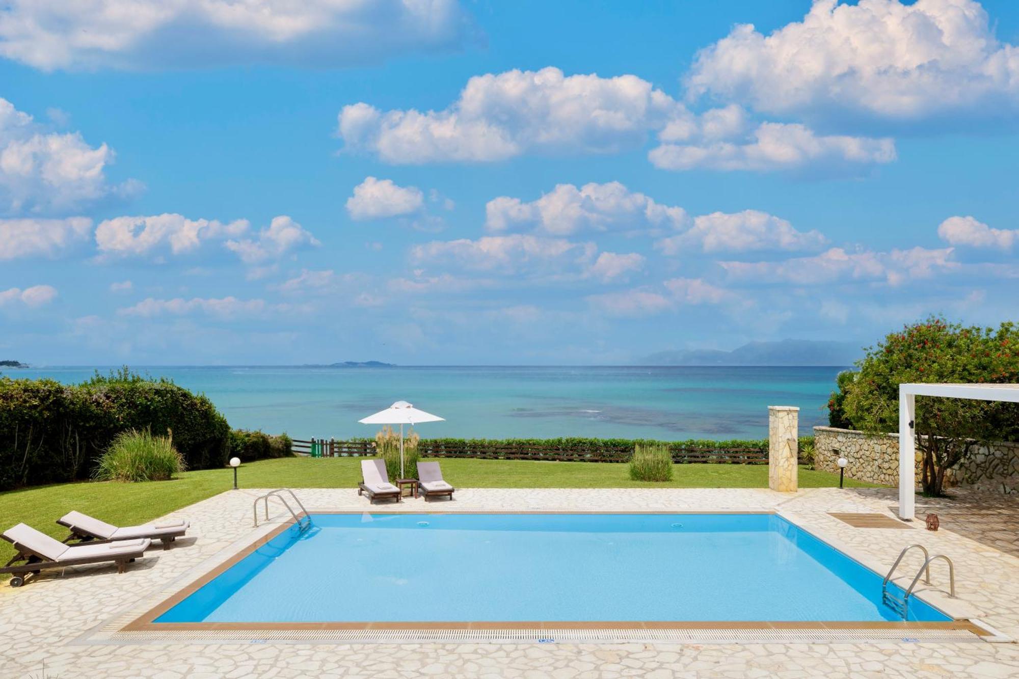 Beachfront Villa Victoras - With Private Beach ซีดารี ภายนอก รูปภาพ