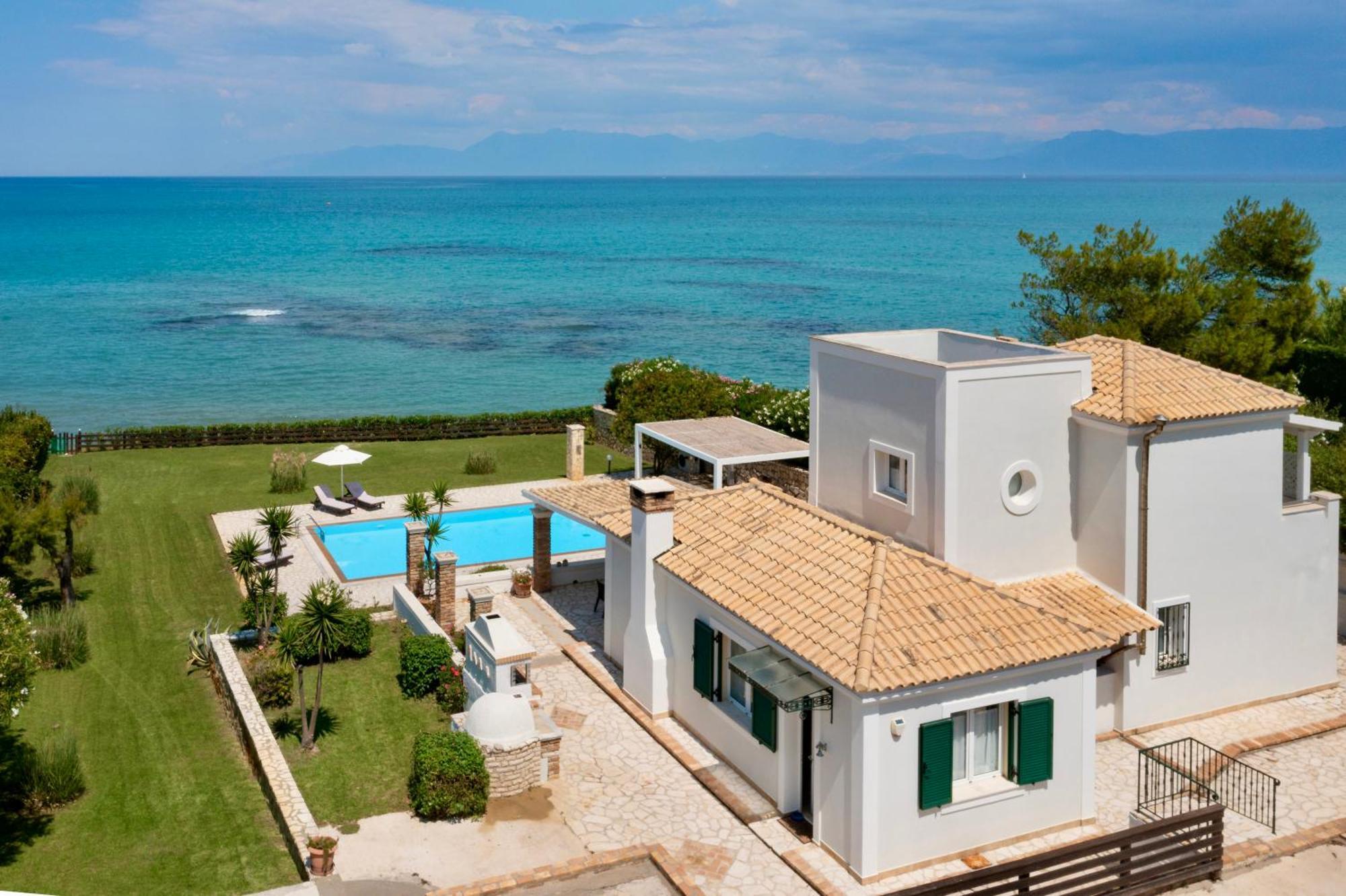 Beachfront Villa Victoras - With Private Beach ซีดารี ภายนอก รูปภาพ