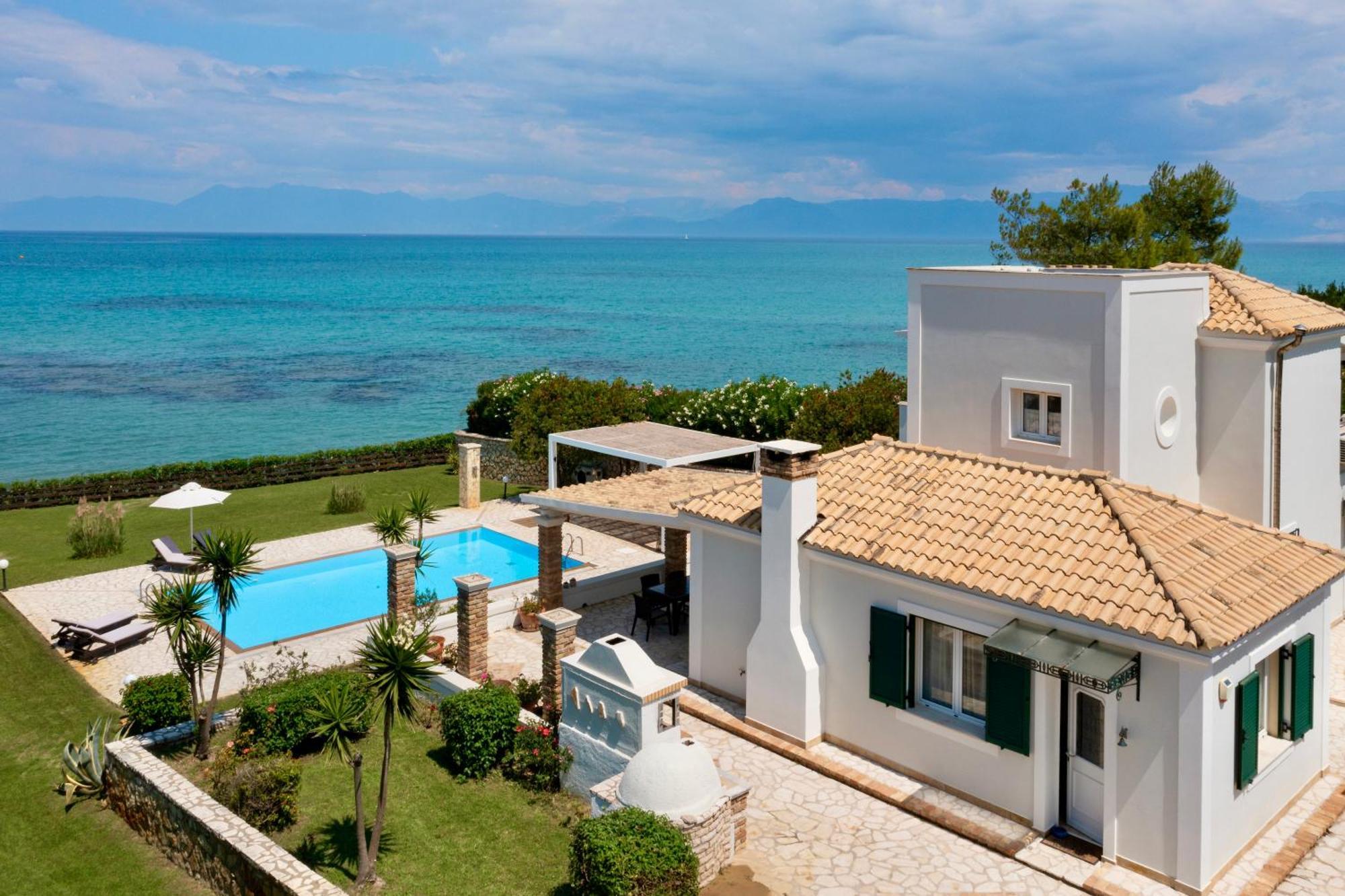 Beachfront Villa Victoras - With Private Beach ซีดารี ภายนอก รูปภาพ